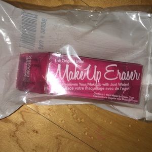 Makeup Eraser The Mini Facial Exfoliator Pink